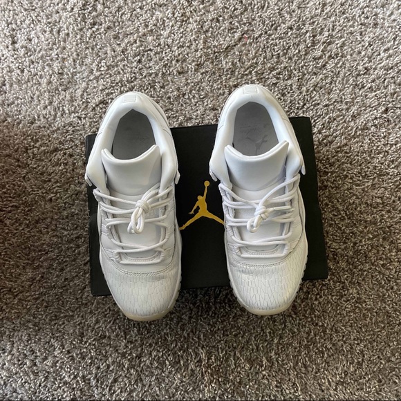 Air Jordan 11 Low GS Frost White (Heiress) - Picture 4 of 10